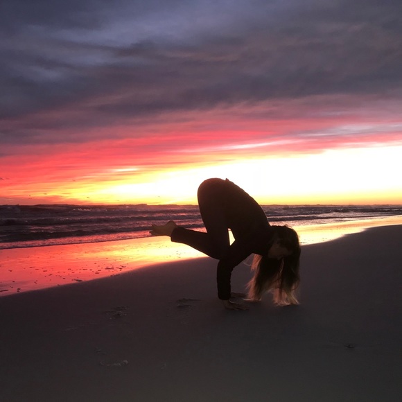 Meet your Posher, Courtney - Picture 1 of 1